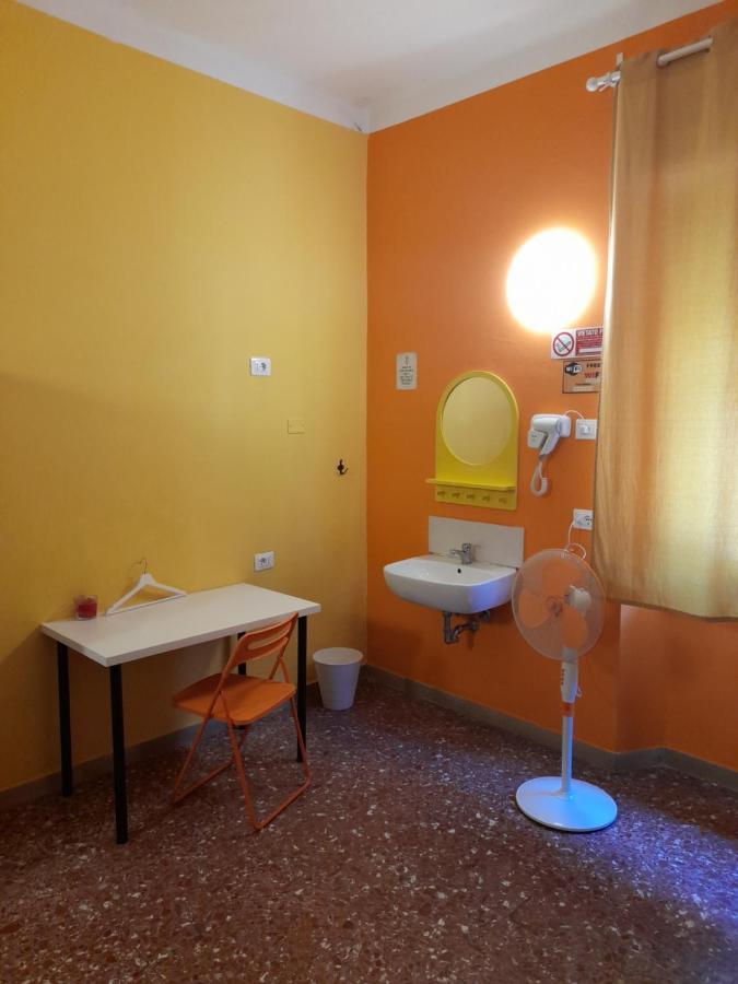 Pisa Train Station Hostel Exterior photo
